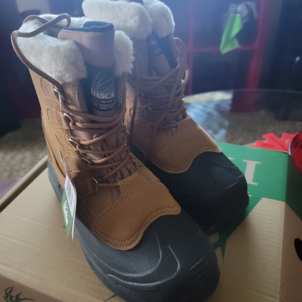 Women's Itasca boots size 9 brand new